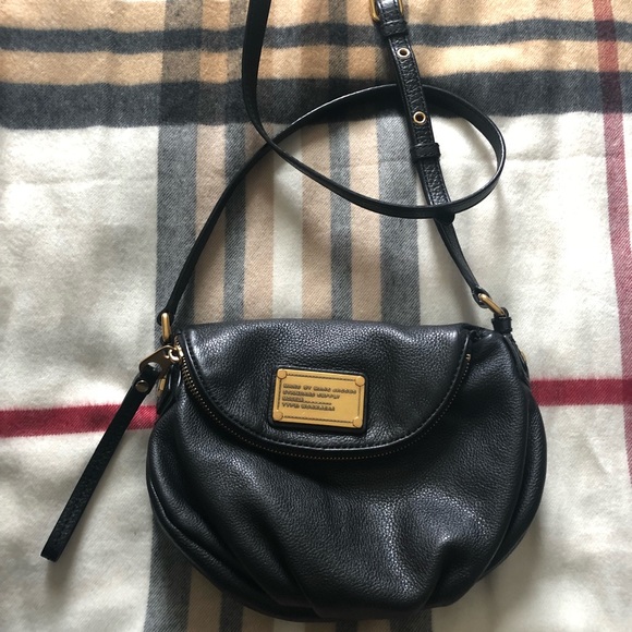Marc Jacobs Handbags - Black mark Jacobs crossbody